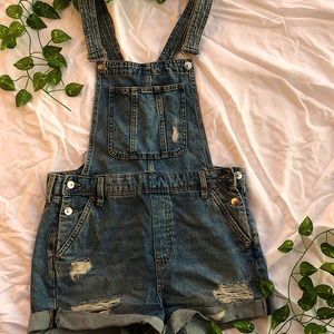H&M Divided Medium-Wash Denim Overall Shorts (Size 6 Women’s)